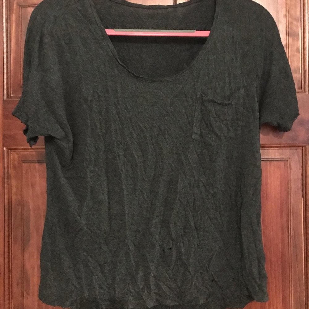 Dark gray short sleeve t shirt with front pocket, size S